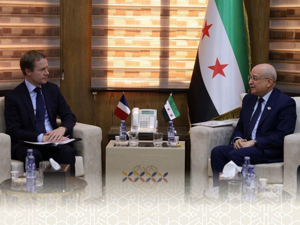 وزير النقل يبحث مع القائم بالأعمال الفرنسي آفاق التعاون في قطاع النقل بين البلدين