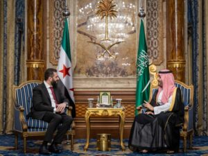 الرئيس الشرع يلتقي ولي العهد السعودي الأمير محمد بن سلمان في جدة