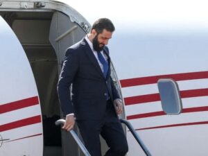 الرئيس الشرع يصل مطار جدة في زيارة رسمية للسعودية