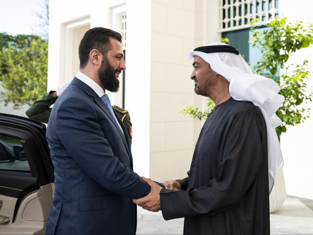 الرئيس الشرع يلتقي رئيس دولة الإمارات ويبحث معه علاقات التعاون بين البلدين الشقيقين