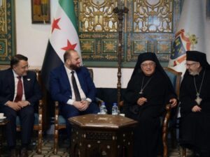 محافظ دمشق ينقل تهاني الرئيس الشرع للبطريركين أفرام الثاني والعبسي بعيد الفصح