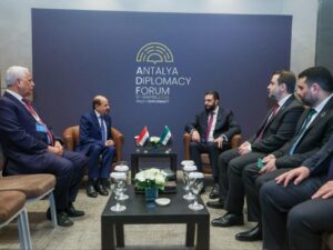 الرئيس الشرع يلتقي رئيس مجلس الوزراء اليمني على هامش منتدى أنطاليا