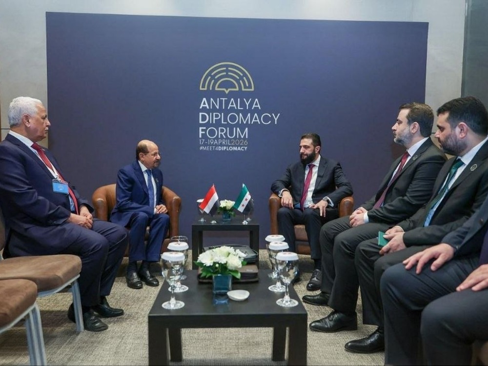 الرئيس الشرع يلتقي رئيس مجلس الوزراء اليمني على هامش منتدى أنطاليا