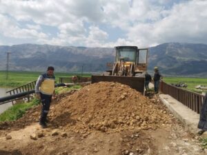 حماة.. البدء بتأهيل جسر الألمان في منطقة الغاب بعد تضرره جراء الأمطار