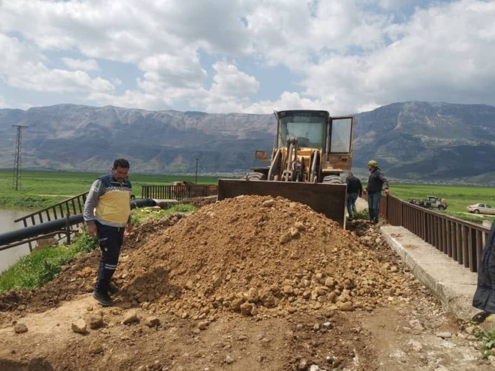 حماة.. البدء بتأهيل جسر الألمان في منطقة الغاب بعد تضرره جراء الأمطار