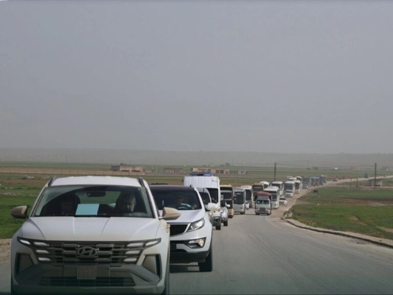 بإشراف الفريق الرئاسي.. انطلاق قافلة جديدة لعودة النازحين من القامشلي إلى عفرين