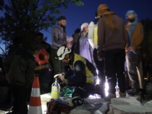 الدفاع المدني ينقذ طفلاً سقط في بئر ارتوازية في بلدة شمارخ بريف حلب