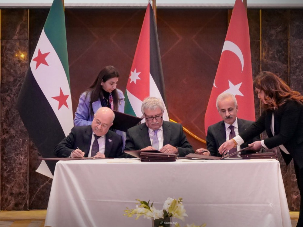 اجتماع ثلاثي سوري أردني تركي في عمان لتعزيز التعاون في قطاع النقل