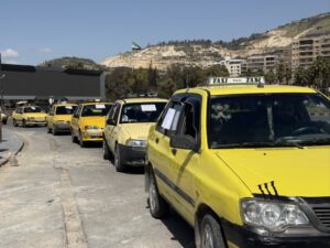 دمشق.. وقفة احتجاجية لسائقي التاكسي اعتراضاً على "فوضى النقل"