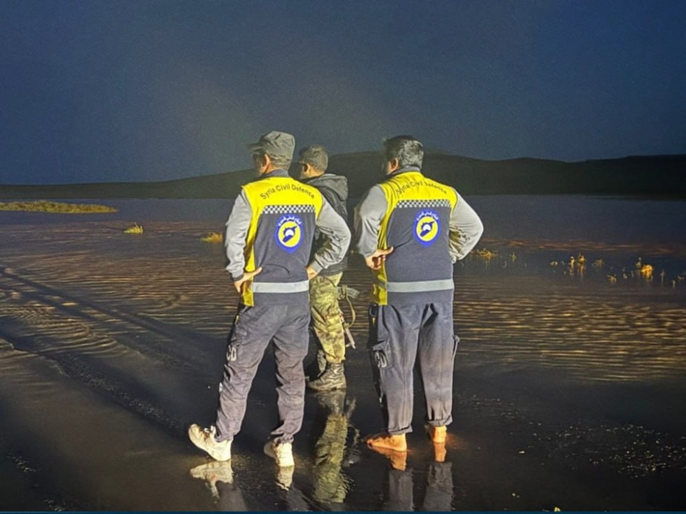 وفاة شخص بالسيول في بادية حماة وانقطاع طريق أثريا - الرقة مؤقتاً