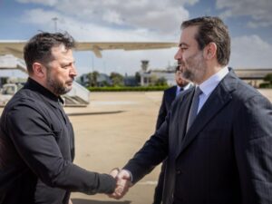 الشيباني يستقبل الرئيس الأوكراني ووزير الخارجية التركي لدى وصولهما إلى مطار دمشق الدولي