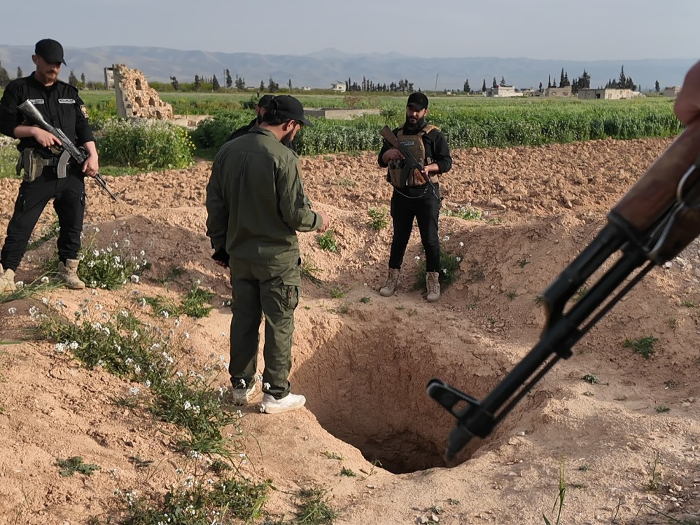 الأمن الداخلي يعثر على نفق لتهريب الأسلحة في ريف حمص