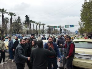 مطالبين بتنظيم عملهم.. وقفة احتجاجية لسائقي سيارات الأجرة بحلب