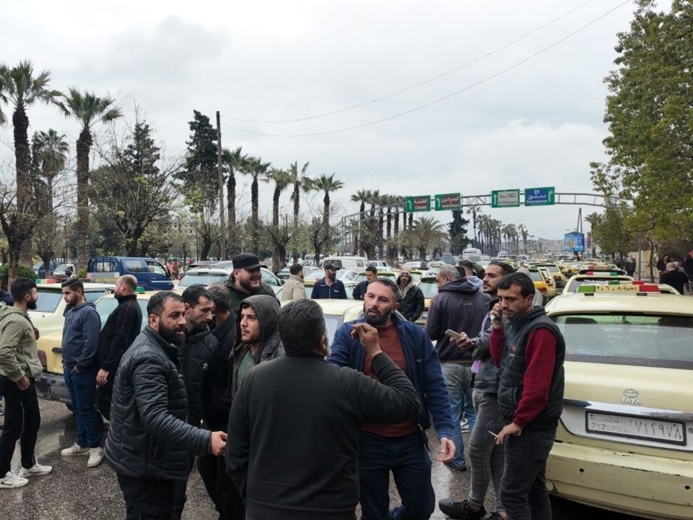 مطالبين بتنظيم عملهم.. وقفة احتجاجية لسائقي سيارات الأجرة بحلب