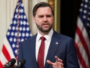 دي فانس: أبلغنا طهران أن إبقاء هرمز مفتوحاً شرط أساسي