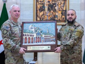 وزير الدفاع يستقبل وفداً أمريكياً لبحث التعاون العسكري