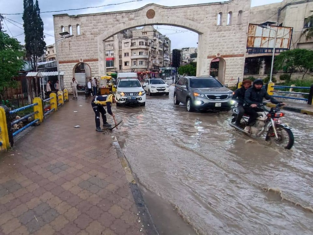 استجابة حكومية لتداعيات العاصفة المطرية في إدلب
