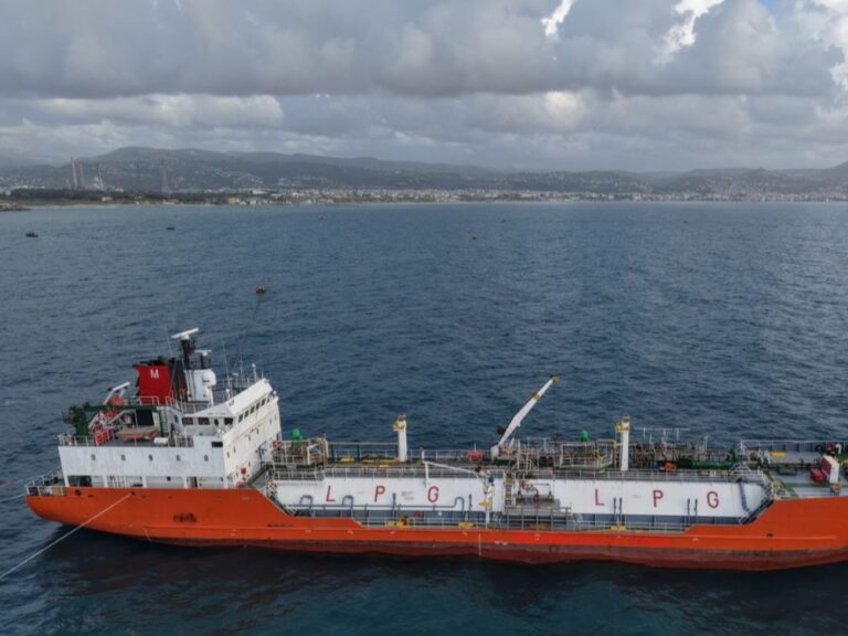 السورية للبترول تتسلم شحنة غاز في مصب بانياس