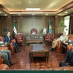 هيئة المنافذ تبحث مع الأوقاف تأمين سفر الحجاج في حال توقف المطارات