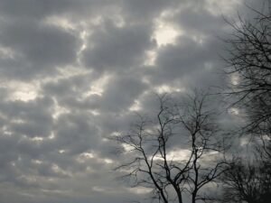 منخفض جوي وأمطار غزيرة مع عواصف رعدية في مناطق متفرقة من البلاد