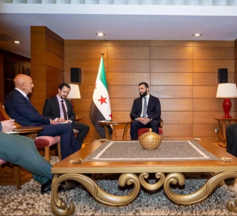 الرئيس الشرع يلتقي المبعوث الأمريكي توماس براك في أنطاليا التركية