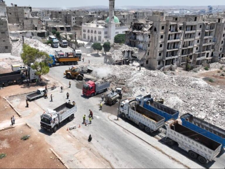 وزارة الطوارئ: ترحيل 169 ألف متر مكعب من الأنقاض خلال شهرين في سوريا