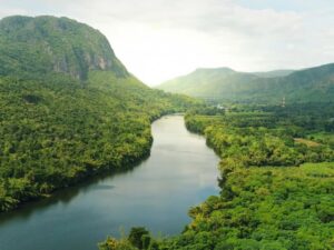 زخات مطرية رعدية في مناطق متفرقة.. والحرارة أعلى من معدلاتها