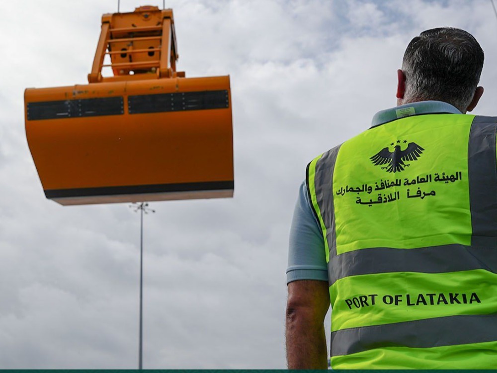 تعزيز مرفأ اللاذقية بكباش هيدروليكي جديد