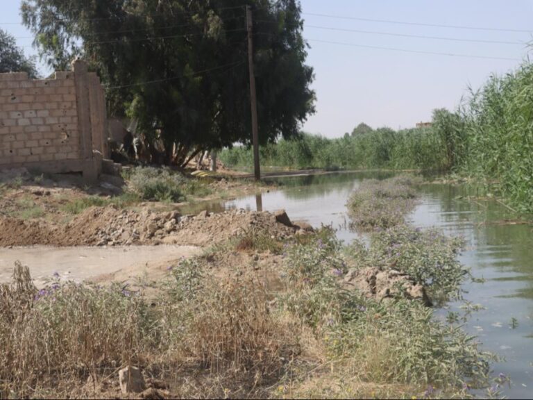 دير الزور.. استنفار خدمي لحماية المنازل ومحطات الضخ من فيضان نهر الفرات