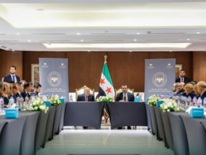الشيباني والشعار يبحثان مع رجال أعمال سوريين في القاهرة فرص الاستثمار وإعادة الإعمار