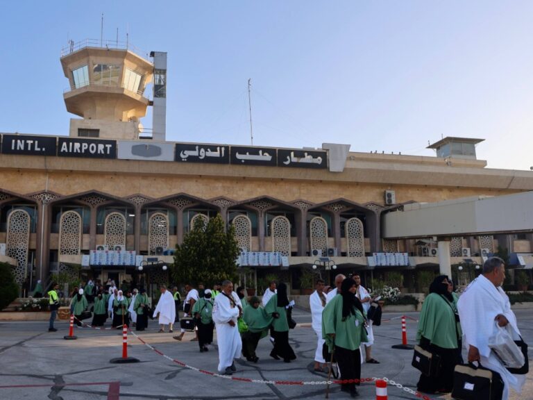 انطلاق أولى رحلات حجاج بيت الله الحرام من مطار حلب الدولي