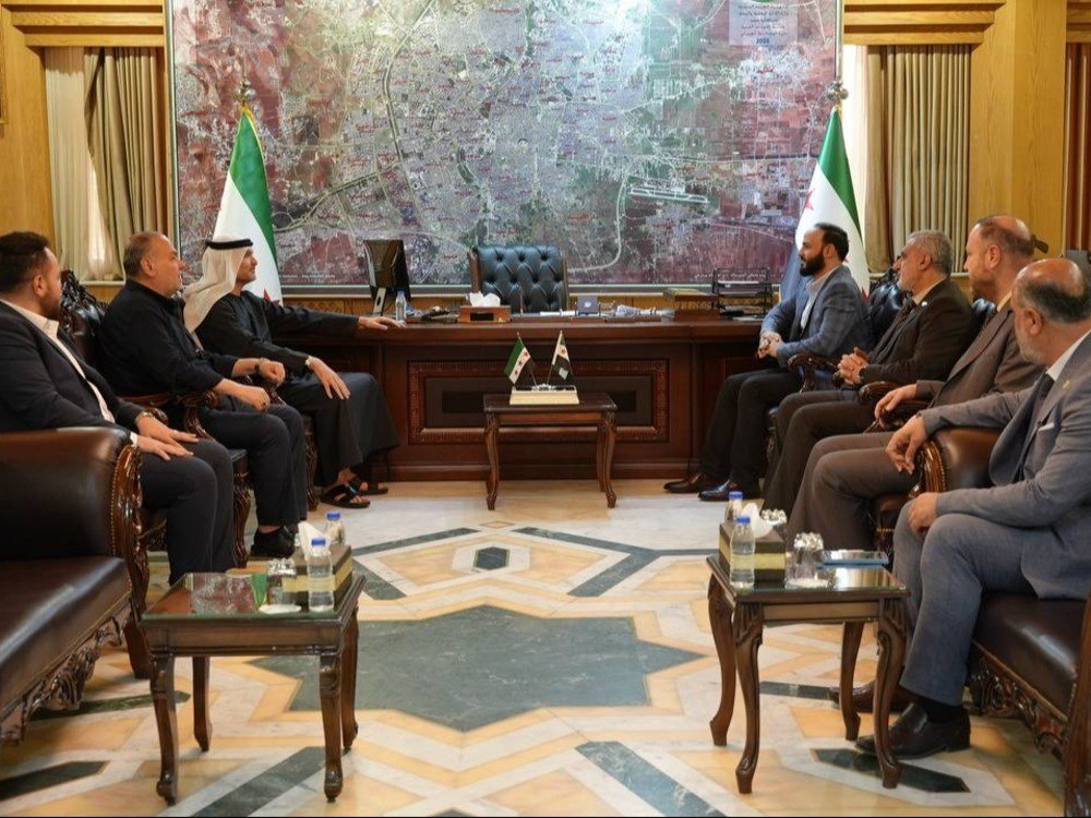محافظ حلب يبحث مع رجل أعمال إماراتي دعم القطاعين الصحي والتعليمي والاستثمار
