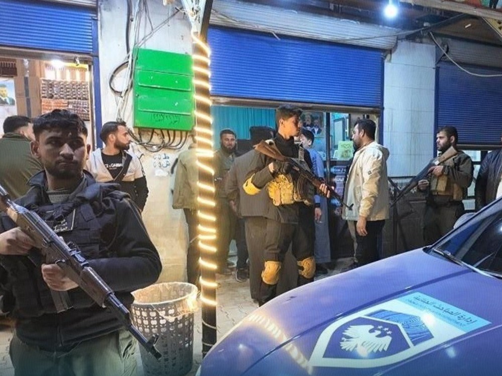 الأمن الجنائي بحلب يضبط مزوراً للوثائق والأختام الرسمية في الأتارب