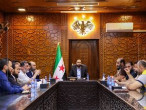 محافظ دير الزور يبحث الاستعدادات الخاصة بالامتحانات في ظل ارتفاع منسوب الفرات