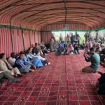 وزير الطوارئ ومسؤولة أممية يزوران مخيماً في حزانو لمناقشة تحديات عودة النازحين