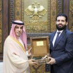 وزير الداخلية يبحث مع وفد من السفارة السعودية عمق العلاقات الأخوية بين البلدين