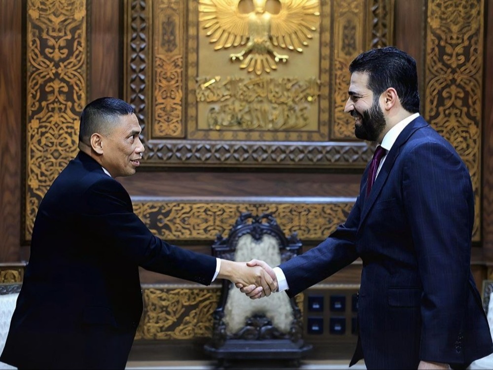 وزير الدخلية يبحث مع سفير إندونيسيا سبل تعزيز العلاقات الثنائية بين البلدين