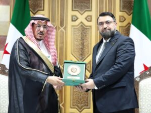 وزير العدل يبحث مع وفد من منظمة التعاون الإسلامي تبادل الخبرات وتعزيز التنسيق