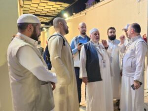 وزير الأوقاف يتفقد مخيمات الحجاج السوريين في مشعر منى