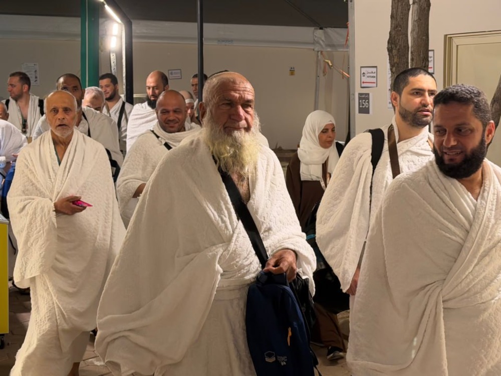 حجاج بيت الله الحرام يتوافدون إلى صعيد عرفات لأداء الركن الأعظم في الحج