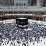 حجاج بيت الله الحرام يؤدون طواف الوداع في ختام مناسك الحج