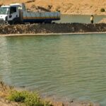 وزارة الطوارئ ترفع سواتر ترابية على ضفاف الفرات بمنطقة الكشمة بريف دير الزور الشرقي