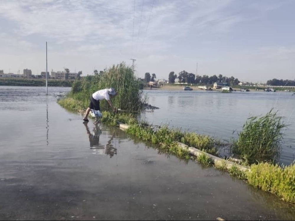 الدفاع المدني يواصل عمليات البحث عن شاب غرق في نهر الفرات