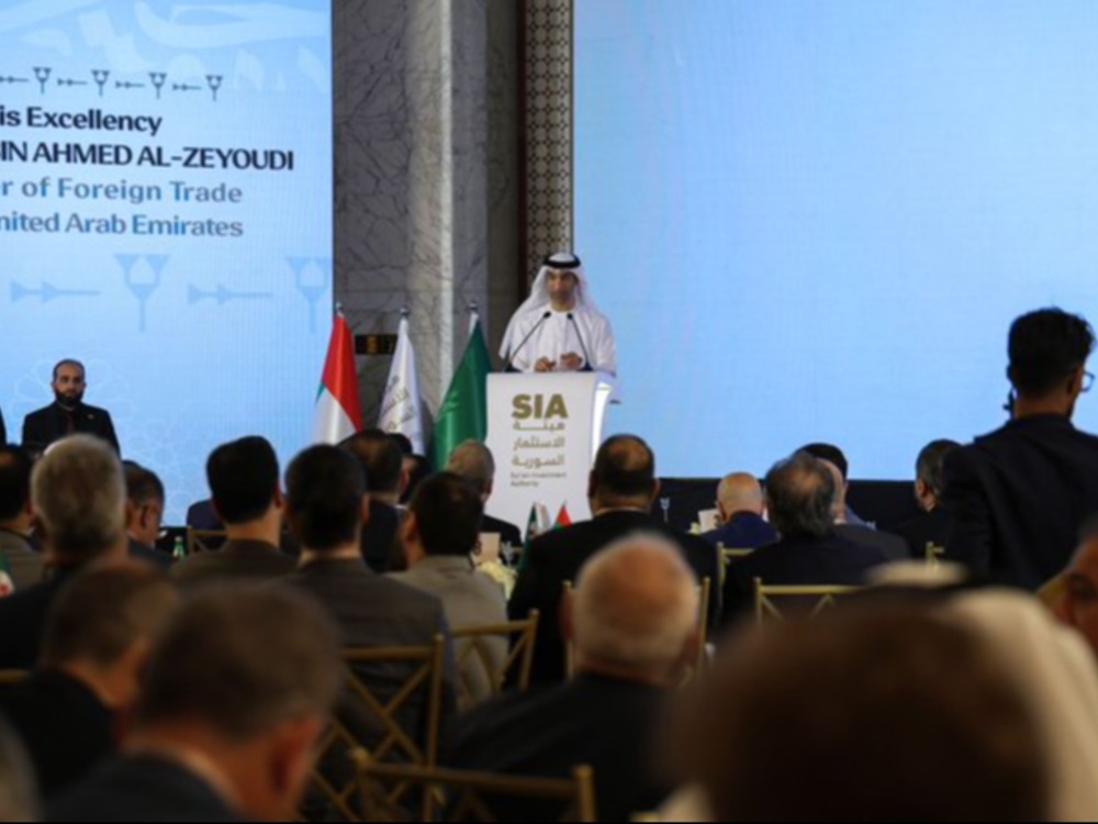 وزير التجارة الخارجية الإماراتي يدعو رجال الأعمال للاستفادة من الفرص الواعدة بسوريا