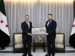 محافظ حماة يبحث مع السفير التركي تعزيز العلاقات ومشاريع التوأمة مع البلديات التركية