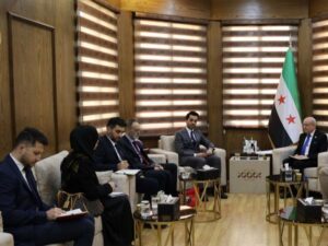 وزير النقل يبحث تطوير الربط السككي الإقليمي بين سوريا وتركيا والأردن