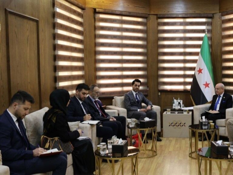 وزير النقل يبحث تطوير الربط السككي الإقليمي بين سوريا وتركيا والأردن
