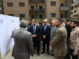 وزارة الأشغال العامة تشرف على تسليم مساكن لمستحقيها باللاذقية