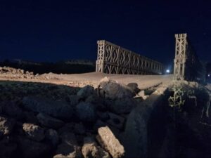 إغلاق الجسر الترابي بدير الزور مع ارتفاع منسوب الفرات