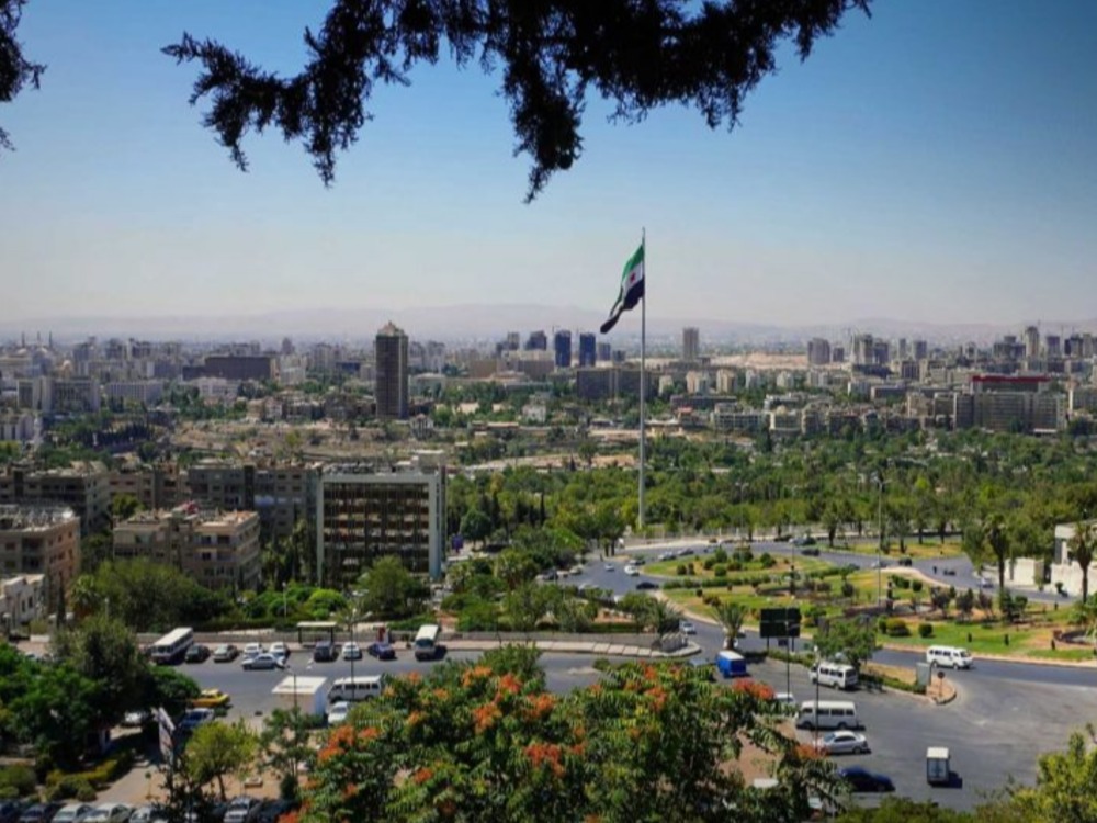 الجو بين الصحو والغائم جزئياً وفرص لهطولات مطرية في أماكن متفرقة